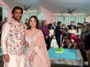 &#039;घरात राहायचंय की नाही...&#039; MS Dhoni सुद्धा बायकोला घाबरतो, केक कापताना मित्राला दिला सल्ला, Video Viral 