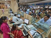 RBI कडून सेव्हिंग अकाऊंट नियमात मोठा बदल, आता मिनिमम बॅलेन्स आणि फ्री ट्रान्झाक्शन...'