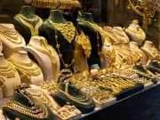 Gold Silver Price Today : आठवड्याच्या पहिल्याच दिवशी सोन्याच्या दरात मोठी अपडेट, मुंबईत काय दर?