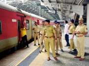 ड्रोनचा पहारा.... 24 तास पोलीस बंदोबस्त... मुंबईतील रेल्वे स्थानकांवर नेमकं काय घडतंय?