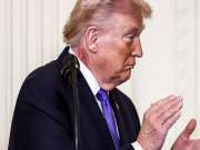 डोनाल्ड ट्रम्प यांना झालंय तरी काय? कानाखाली मानेवर लाल निशाण; जगभरात उलटसुलट चर्चांनंतर व्हाइट हाऊसचं स्पष्टीकरण!