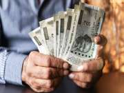 नोकरदारांसाठी आनंदवार्ता! यंदा Double-Digit पगारवाढ, कोणती कंपनी कर्मचाऱ्यांना करणार लखपती? 