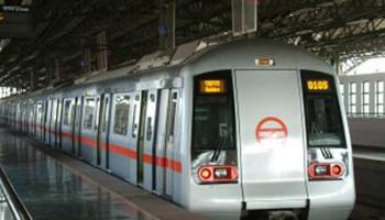 चेहऱ्यावरील स्कार्फ काढल्यावरच मेट्रोमध्ये &#039;एन्ट्री&#039;