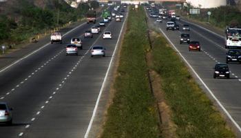 मुंबई-पुणे एक्स्प्रेस वेवर लेनची शिस्त न पाळणाऱ्या वाहनांना आता दंड