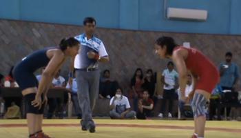 व्हिडिओ : गीता फोगट - साक्षी मलिकची ही मॅच पाहाच!