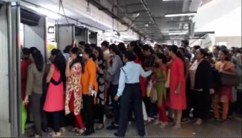 सुरक्षा रक्षक संपावर गेल्याने मुंबई मेट्रोच्या सुरक्षेचा प्रश्न ऐरणीवर