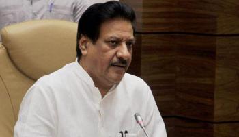 &#039;नोटबंदी, जीएसटी मुळे अर्थव्यवस्था कोलमडली&#039;