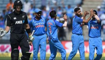 LIVE SCORE : भारतीय बॉलर्सनी किवींना चिरडलं!