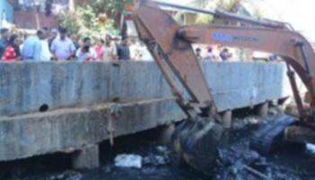 मुंबईतील नालेसफाई, &#039;कोस्टल&#039; रोडवरुन भाजपचा शिवसेनेवर निशाणा 