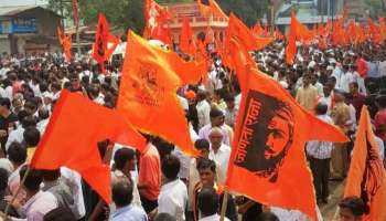 मराठा आंदोलकांचा लोकप्रतिनिधींच्या घरासमोर ठिय्या