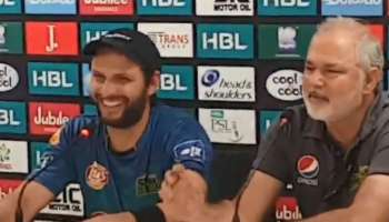 भारतीय टीमच्या &#039;आर्मी कॅप&#039; घालण्यावर शाहिद आफ्रिदीचा विनोद