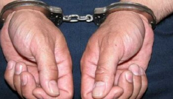 आयकर विभागाच्या भामट्या &#039;स्पेशल १३&#039; अधिकाऱ्यांना अटक 