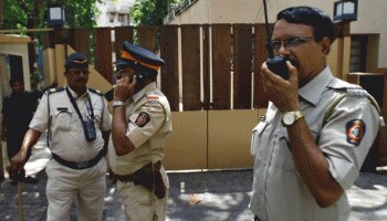  कोविड-१९। मुंबई पोलिसांना सेवा निवासस्थान ठेवण्याची राज्य सरकारची मुभा  