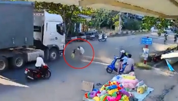 बाजारात मुलाचा हात सोडला आणि असा प्रकार घडला; काळजाचा ठोका चुकवणारा व्हिडीओ