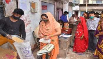 Aadhaar Card : मोफत रेशन घेणार्‍यांसाठी महत्वाची बातमी, &#039;या&#039; निर्णयाचा थेट फायदा करोडो लोकांना होणार