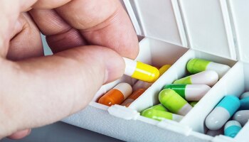 Fact Chek : तुम्ही उभं राहून औषध घेत असाल तर सावधान, आरोग्यास ठरू शकतं घातक?