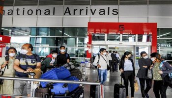 Mask Mandatory : आता मास्क वापराच! कोरोनाच्या धोक्यामुळं WHO चा इशारा 