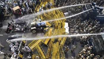 शेतकरी भिडले, पोलीस चिडले!  शेतक-यांवर अश्रूधुराच्या नळकांड्या फोडल्या; &#039;चलो दिल्ली&#039; आंदोलनाला गालबोट