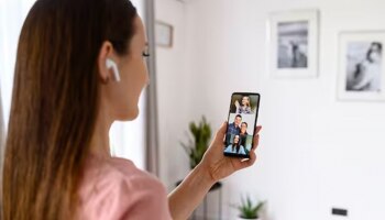 पहिला Video Call कधी, कुणी आणि कुणाला केला? तुम्हाला माहितीय का?