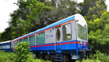 &#039;या&#039; रेल्वे प्रवासात मिळतोय विमानाहून कमाल अनुभव; ट्रेनची यादी पाहून तिकीट बुक करण्यासाठी अनेकांची घाई 