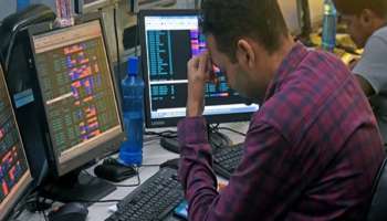 NDA च्या जागा कमी होऊ लागल्याने शेअर मार्केटमध्ये भूकंप, सेन्सेक्स 5700 अंकांनी कोसळला