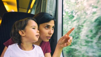 Indian Railways:&#039;इतक्या&#039; वयाच्या मुलांना नाही लागत तिकीट! 99% लोकांना नसतं माहिती!