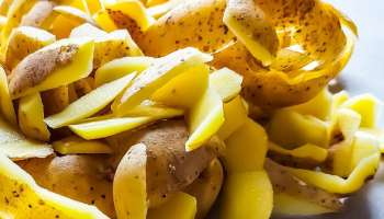 बटाट्याच्या साली फेकून देता? जाणून घ्या त्यांचे स्वच्छता आणि आरोग्यवर्धक फायदे