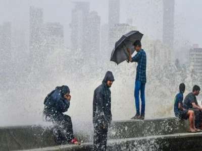 मुंबईत तुफान पाऊस! 3 तासांचा रेड अलर्ट; गरज असेल तरच घराबाहेर पडा