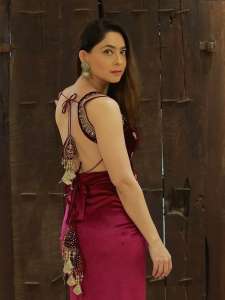 मराठी अप्सरेचा दिलखेच अंदाज, फोटोंनी वेधलं लक्ष