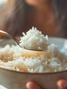 Health Care: भात खाण्याची योग्य वेळ काय? दिवस की रात्र?