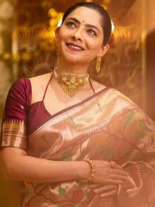 अप्रतिम सौंदर्य, सोनालीचा दिवाळी लुकवरून चाहत्यांची नजर हटेना