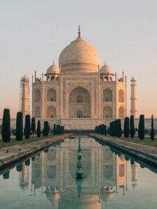 Taj Mahal: ताजमहाल बांधण्यासाठी किती वर्ष लागली? 