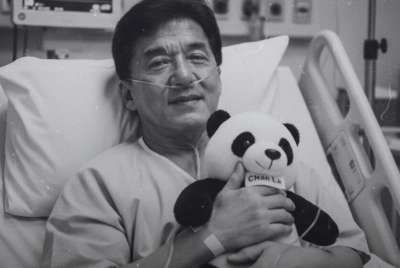 प्रसिद्ध अभिनेता जॅकी चॅनचं निधन? रुग्णालयातील फोटो तुफान व्हायरल, नेमकं काय घडलंय?