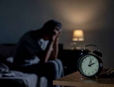 रात्री अचानक जाग येऊन झोपमोड होते? हे आहेत महत्त्वाचे संकेत, चुकूनही करु नका दुर्लक्ष