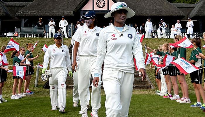 महिला क्रिकेट: भारतने इंग्लंडला ६ विकेटने हरवले