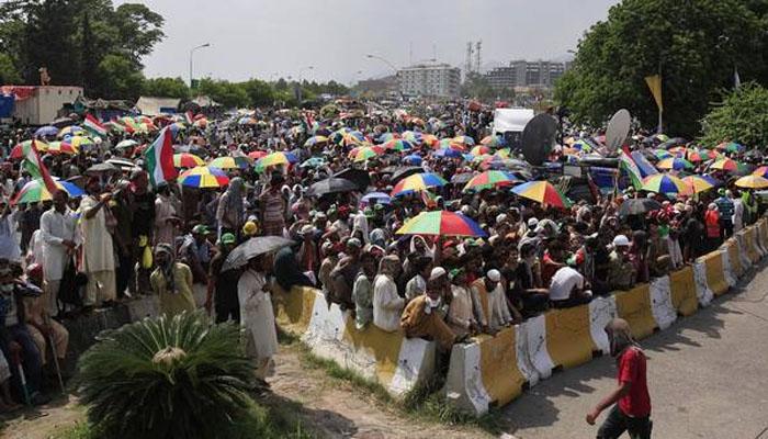 पाकिस्तान हिंसा: प्रदर्शनकर्ते संसदेत, 8 ठार, 450हून अधिक जखमी