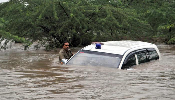 जीव वाचण्यासाठी डीआयजी शिटी वाजवत होते...