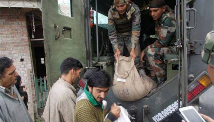 श्रीनगरमध्ये लष्कर, एनडीआरएफवर राग काढण्याचा प्रयत्न