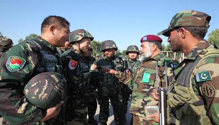 चीन देतंय पाकिस्तानी सैन्याला शिकवणी..