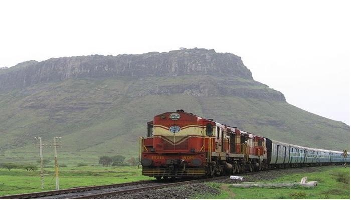 खुशखबर! आता एका क्लिकवर मिळणार ट्रेनची माहिती..