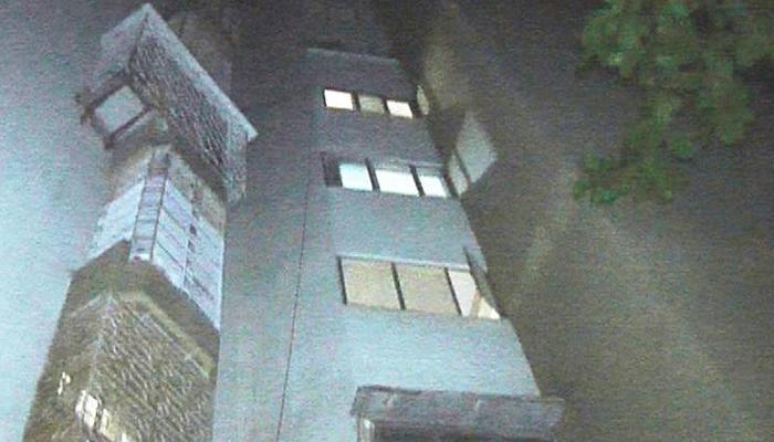 बाराव्या मजल्यावरून उडी मारून विद्यार्थिनीची आत्महत्या