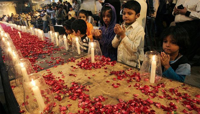 पेशावर शाळा हल्ला : संसदेमध्ये श्रद्धांजली