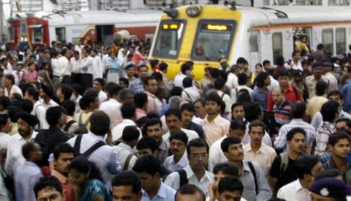 मुंबईतील रेल्वे प्रश्न, कराड - चिपळूण मार्गाबाबत CM चे रेल्वे मंत्र्यांना पत्र