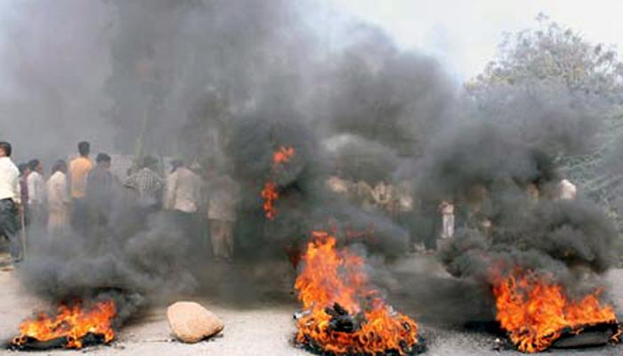 साखर आयुक्त पैसे गोळा करण्यात दंग - राजू शेट्टी