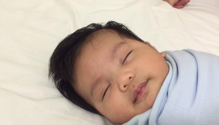 जाणून घ्या: बाळाला १ मिनिटात झोपविण्याची ट्रिक