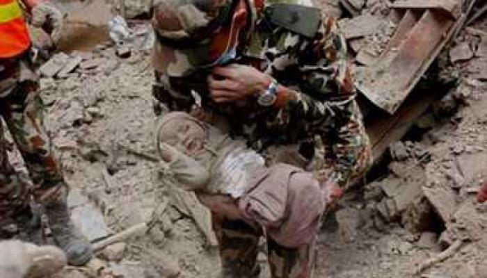 नेपाळ भूकंप : २२ तासानंतर ४ महिन्याच्या मुलांला वाचवण्यात यश