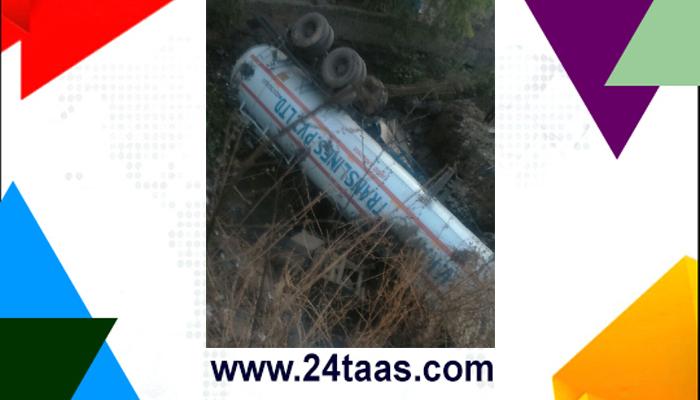&#039;अपघात&#039;वार: मुंब्रा बायपासवर अमोनिया गॅसने भरलेला टँकर कोसळला