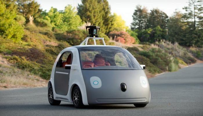 गूगलच्या स्वयंचलित कारची रस्त्यावर चाचणी