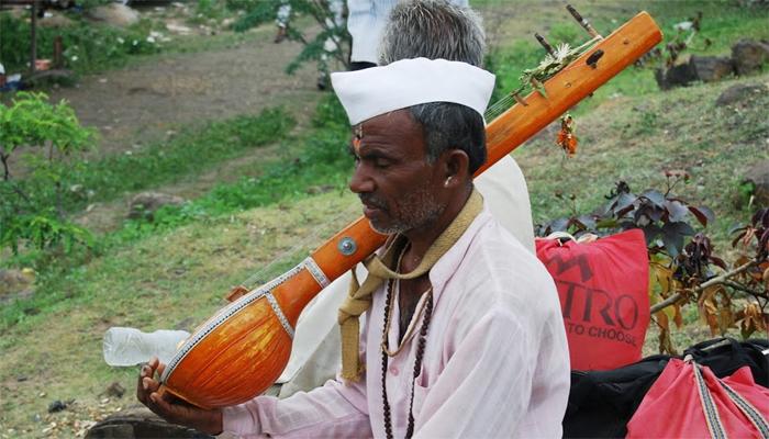 आंबडवासियांकडून मुक्ताईंची पालखीचं जल्लोषात स्वागत 