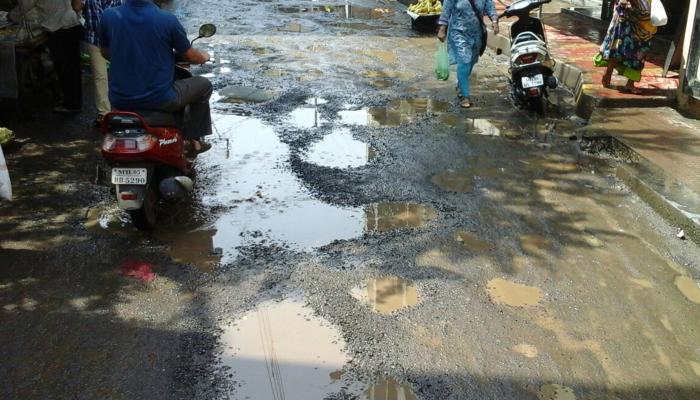 खड्डयात गेले कल्याण-डोंबिवली